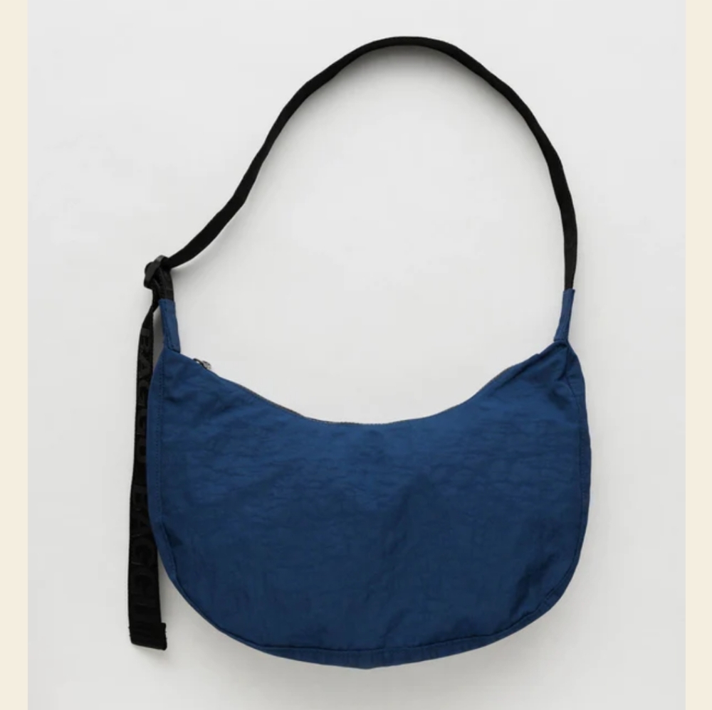 BAGGU Medium Crescent Bag in Marine Blue - Picture 10 of 11